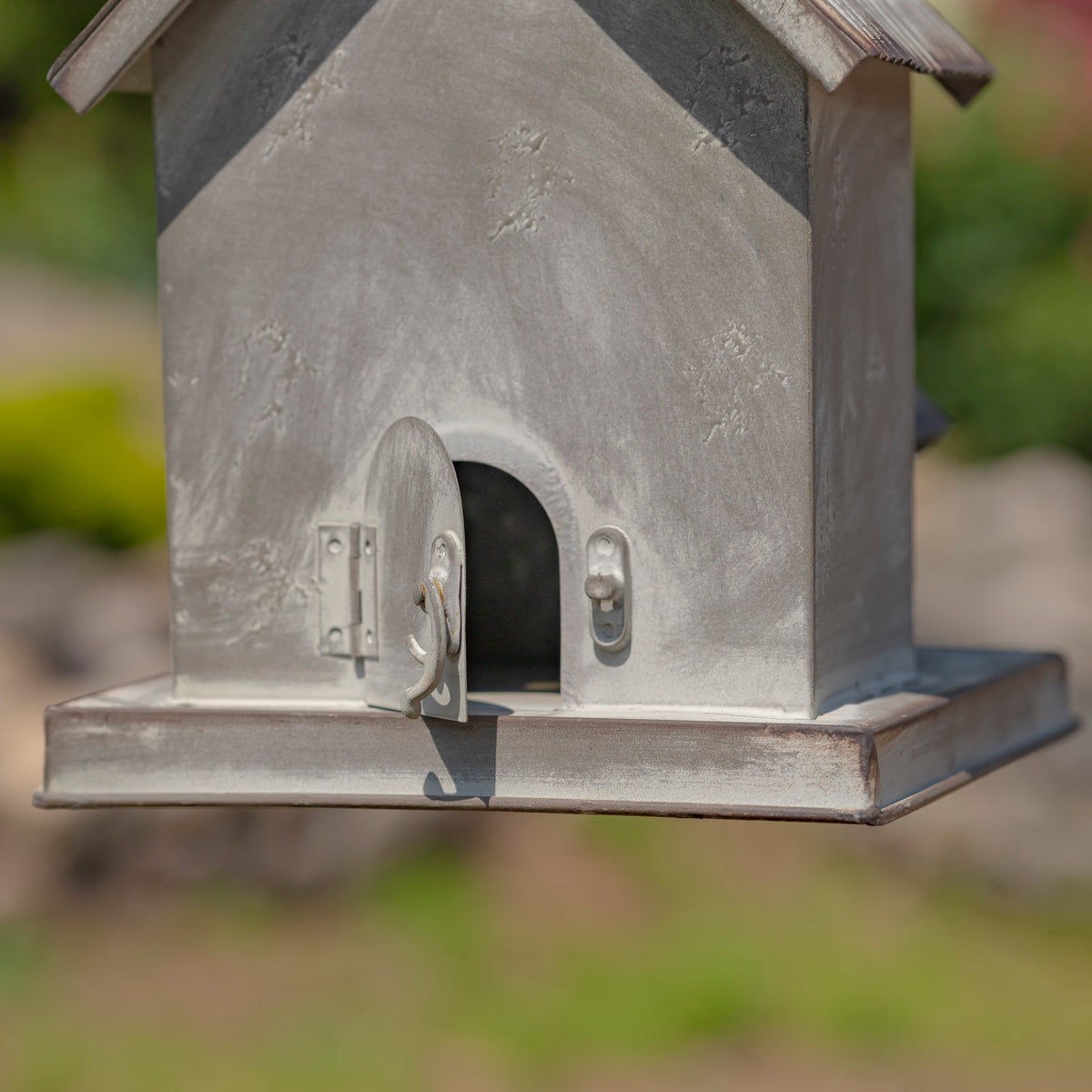 Hanging Galvanized Birdhouse "Farmhouse"