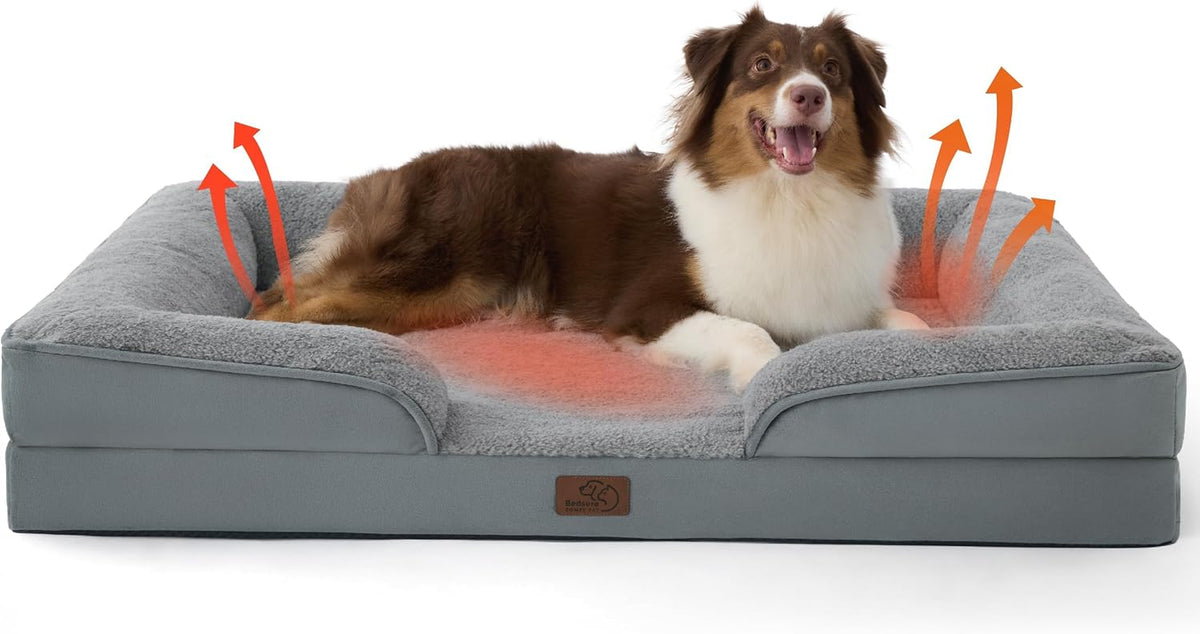 Brown-and-white dog lying in a slate-gray bed with red arrows indicating airflow and warming zones.