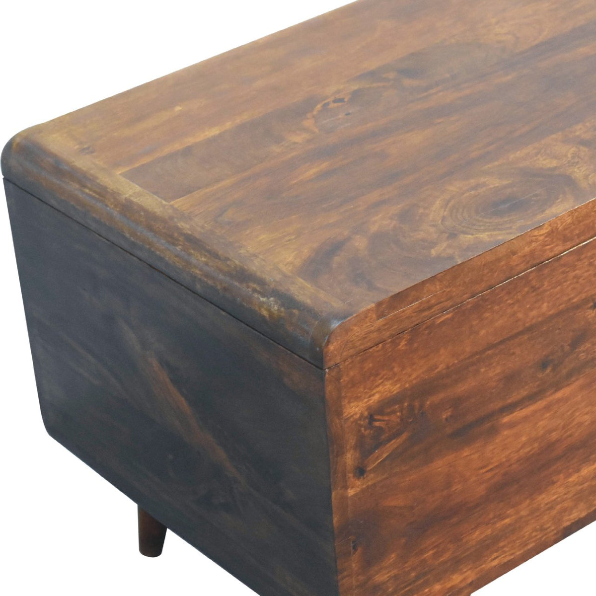Close view of the chestnut wood top and rounded corner