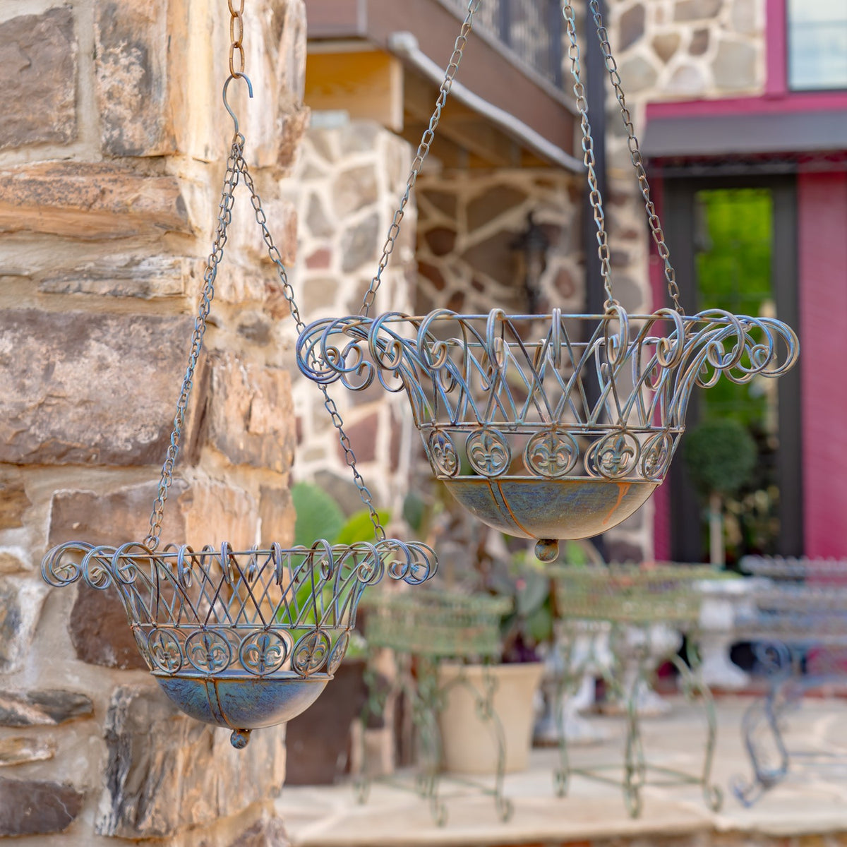 Set of 2 Metal Hanging Basket Planters "Stephania"