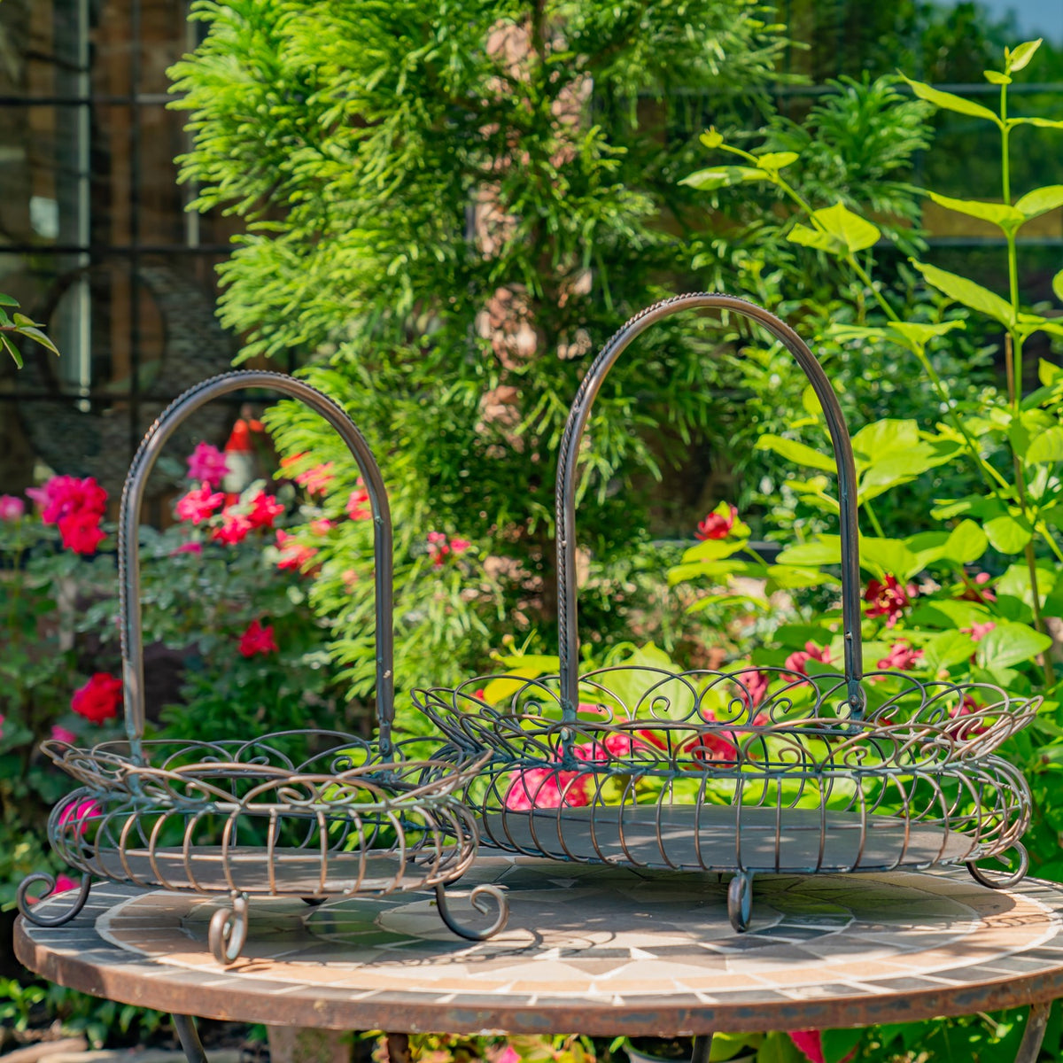 Set of 2 Freestanding Garden Baskets "Stephania"