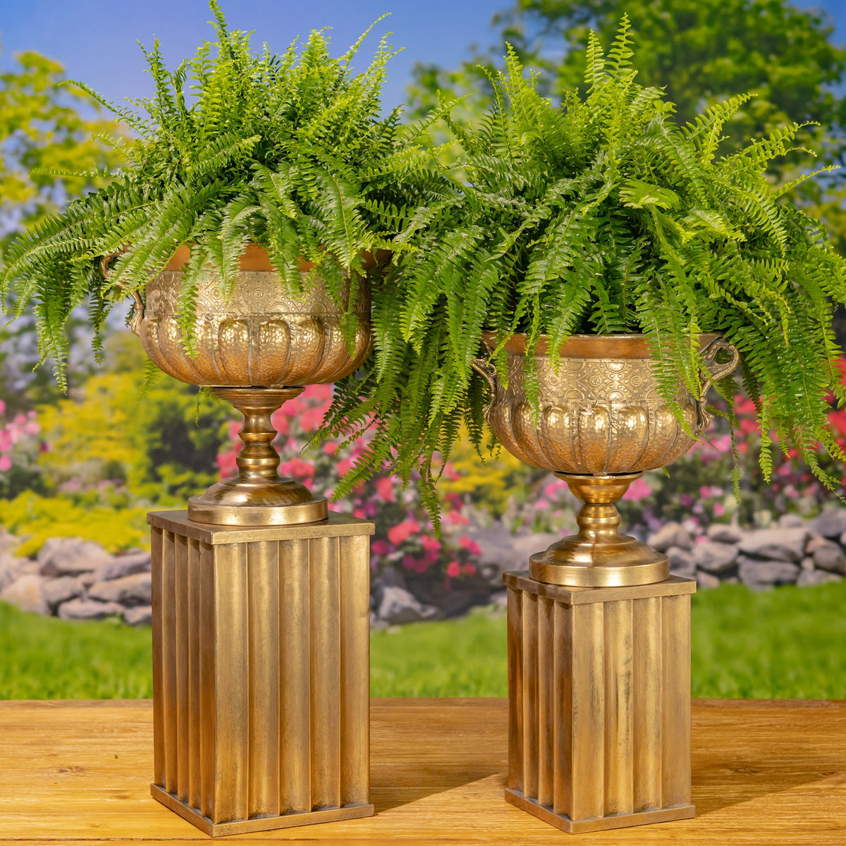 Set of 2 Assorted Metal Urns "Bacchus"