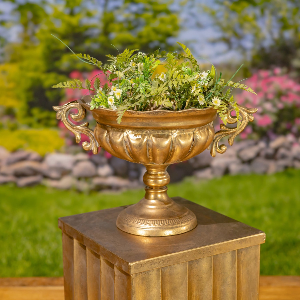 Set of 2 Assorted Metal Urns "Fontus"