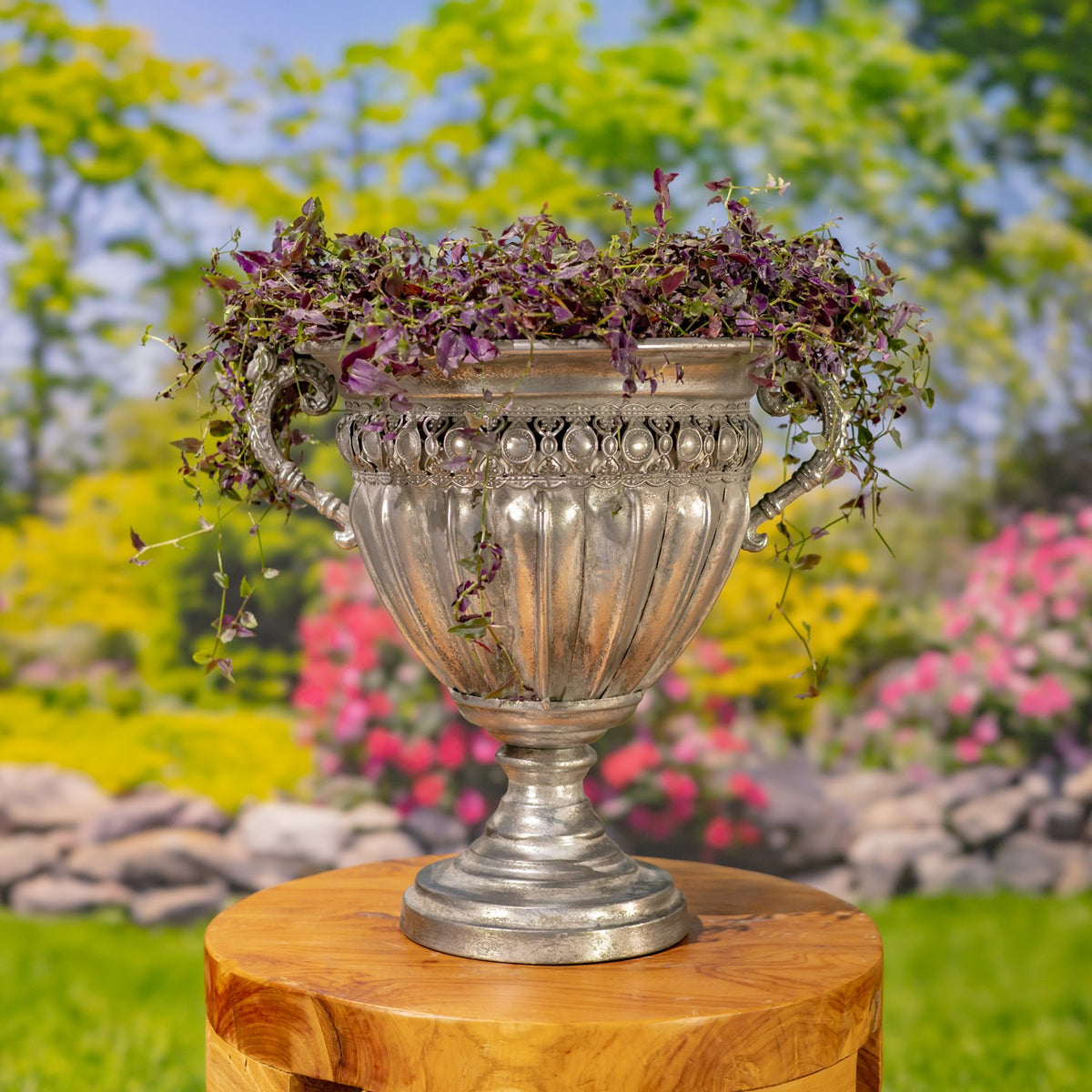 Set of 2 Assorted Metal Urns "Liber"