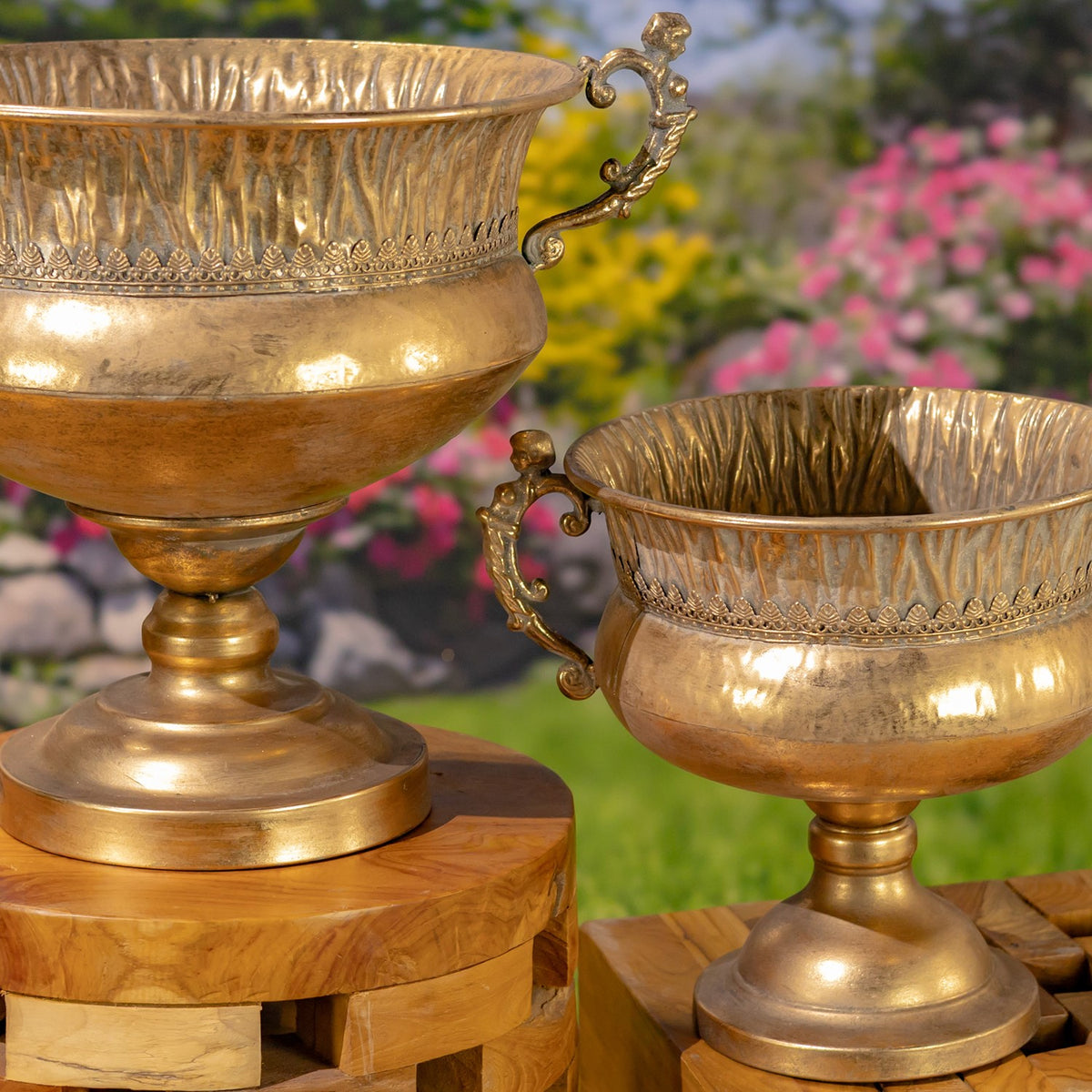 Set of 2 Assorted Frosted Gold Metal Urns "Pomona"