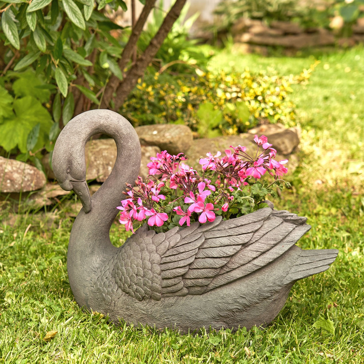 Set of 2 Magnesium Swan Planters "Derek & Odette"