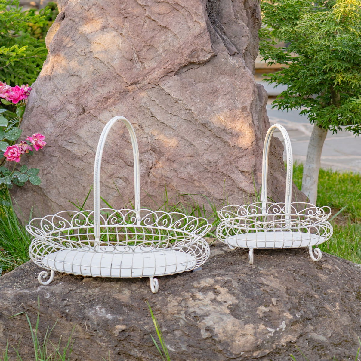Set of 2 Freestanding Garden Baskets "Stephania"