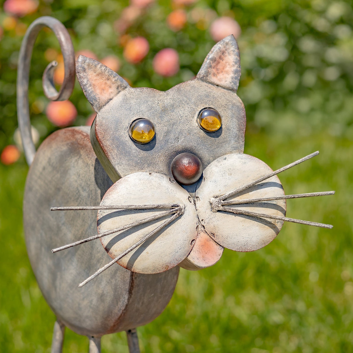 Close-up of the cat planter's face, whiskers, and spring-loaded bobblehead