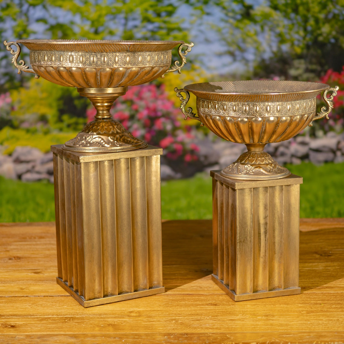 Set of 2 Assorted Metal Urn "Apollo"