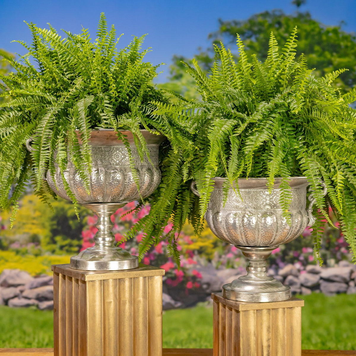 Set of 2 Assorted Metal Urns "Bacchus"