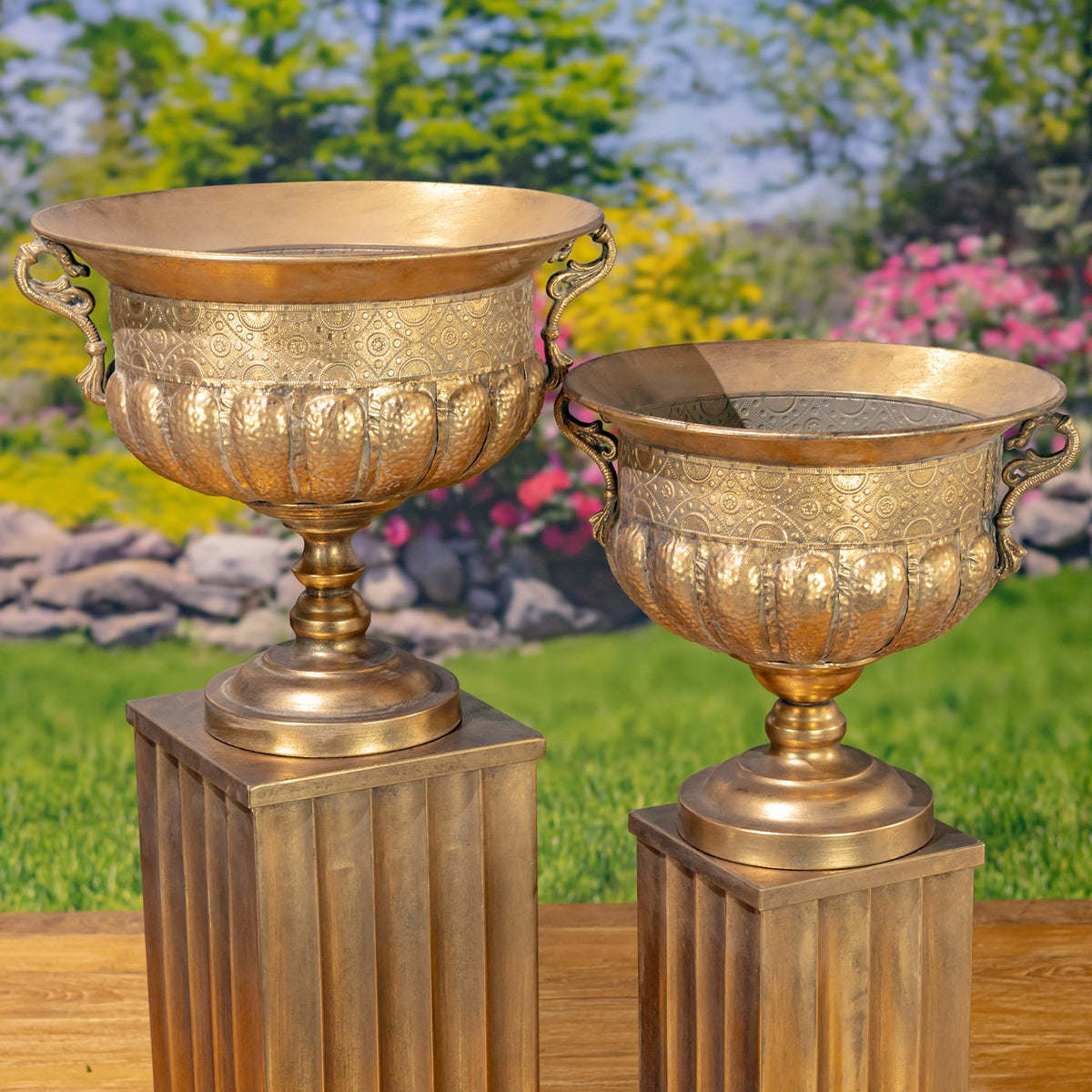 Set of 2 Assorted Metal Urns "Bacchus"