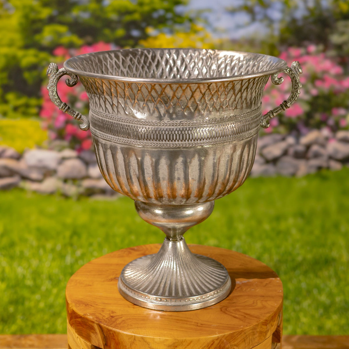 Set of 3 Assorted Metal Urns "Sancus"