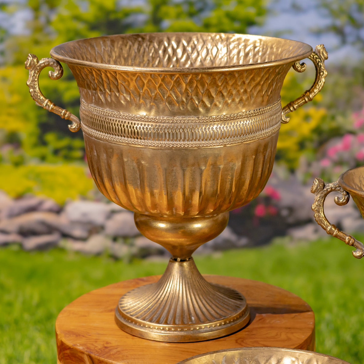 Set of 3 Assorted Metal Urns "Sancus"