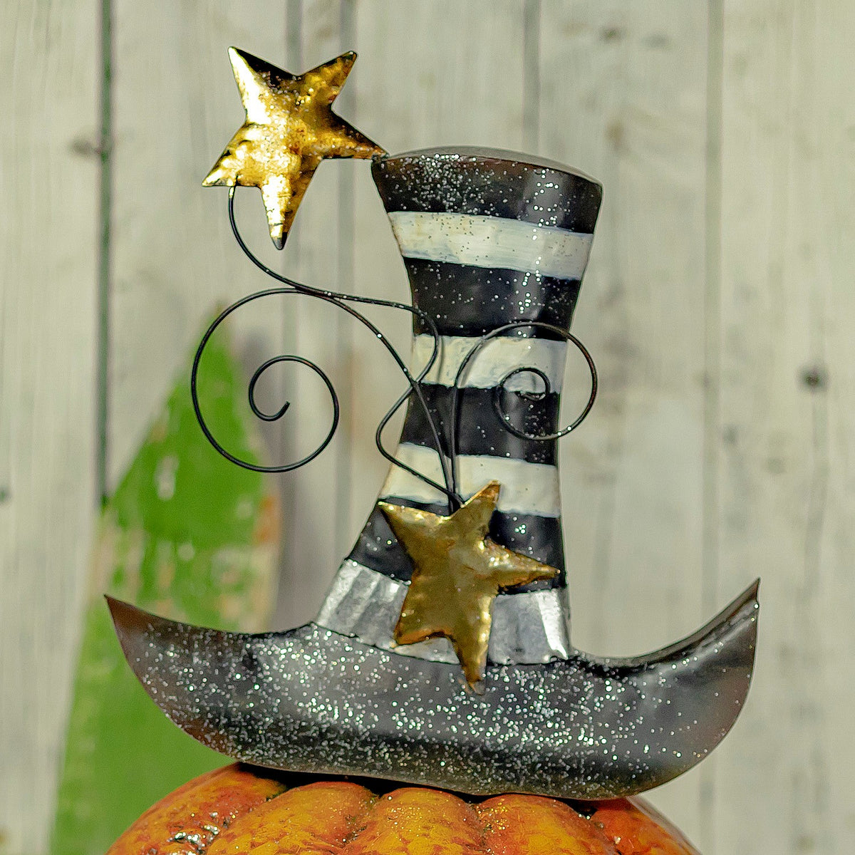 Close-up of the figurine's striped hat, curled wire detail, and gold stars