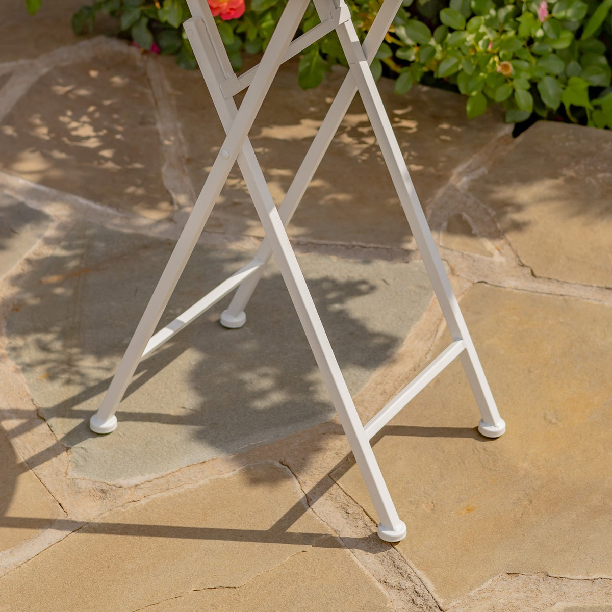 "Cape May" 23in. Tall Mosaic Folding Plant Stand - White & Blue