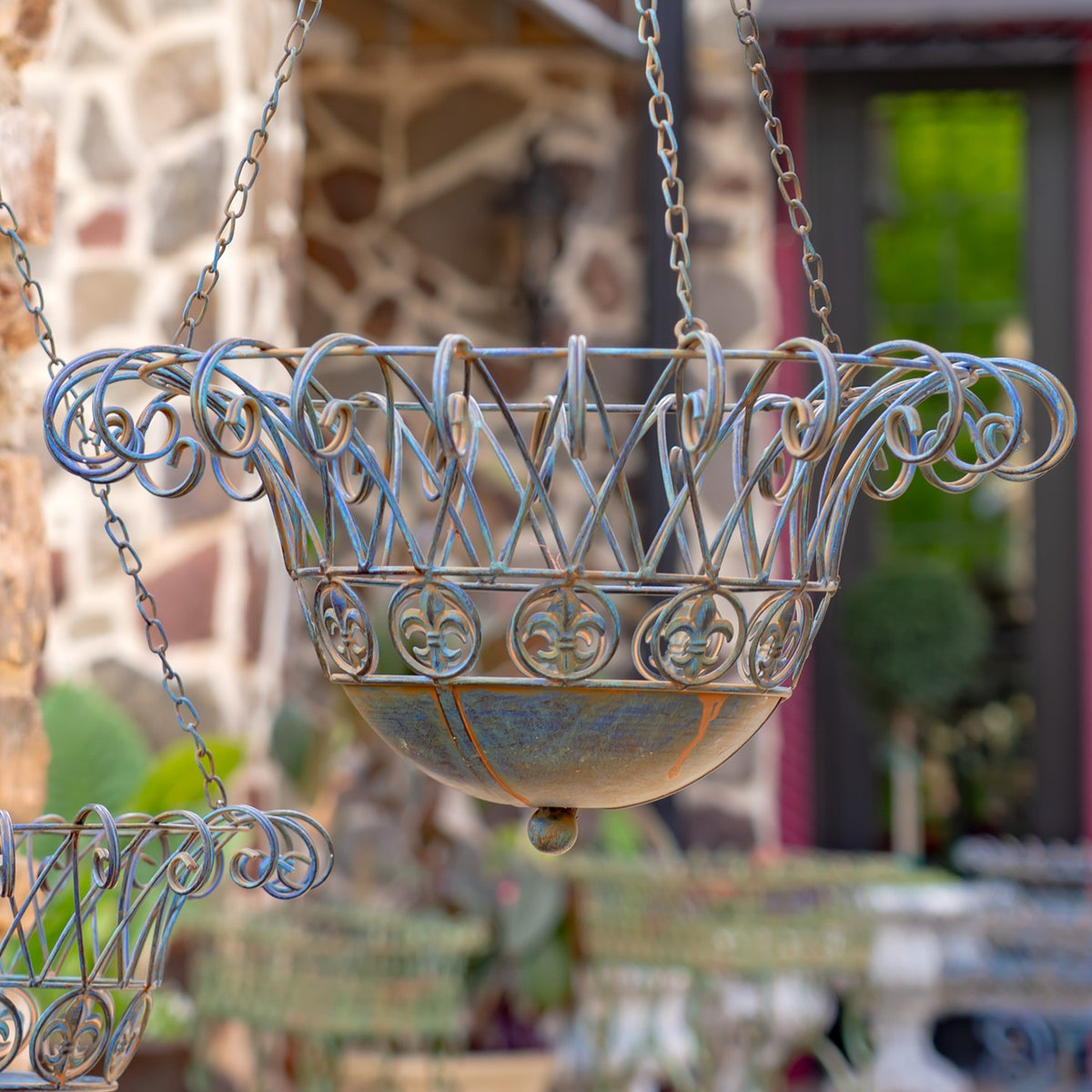 Set of 2 Metal Hanging Basket Planters "Stephania"