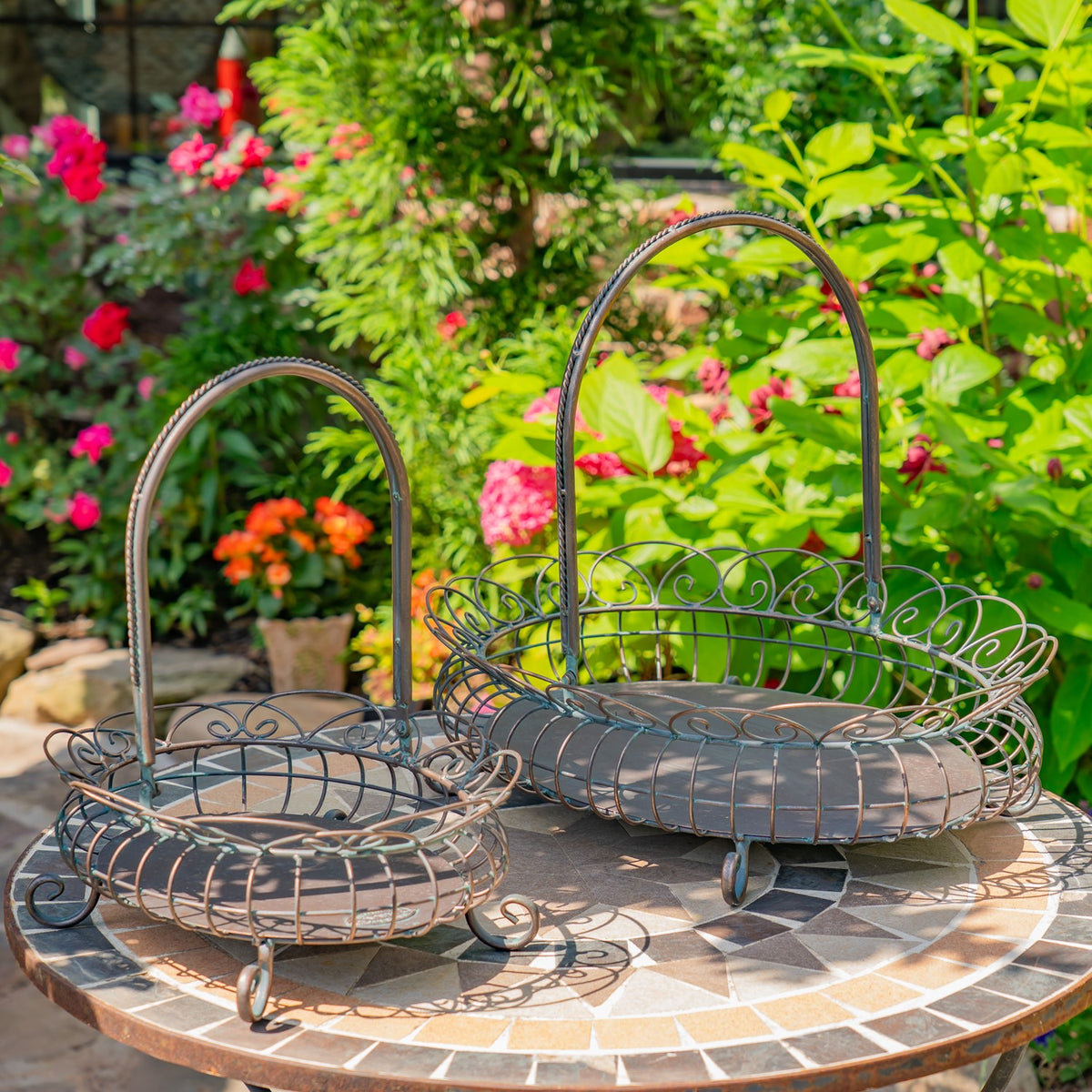 Set of 2 Freestanding Garden Baskets "Stephania"
