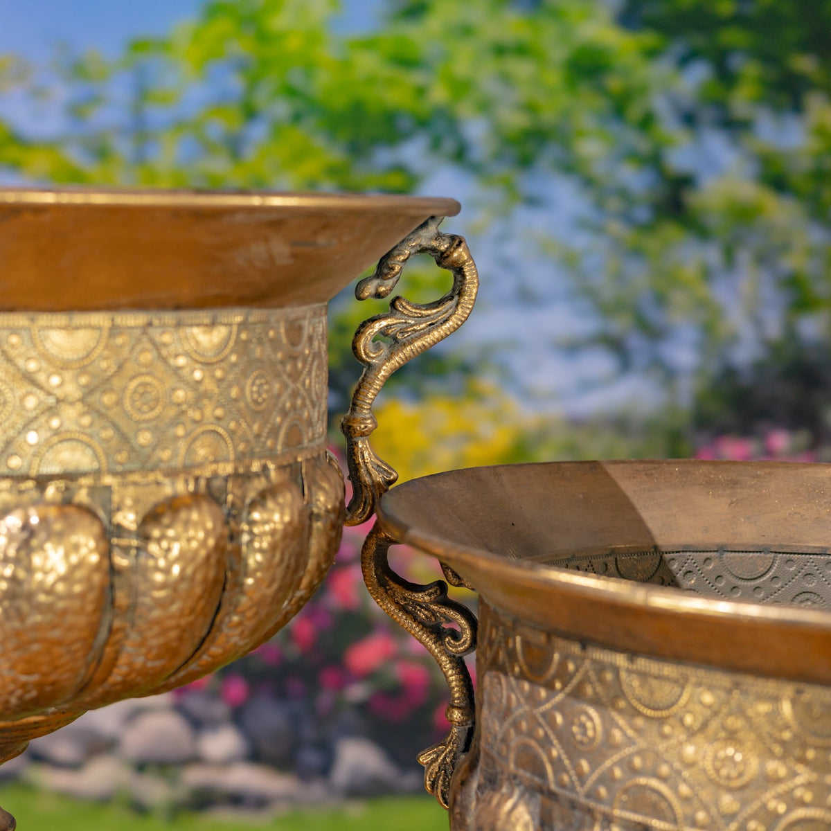 Set of 2 Assorted Metal Urns "Bacchus"