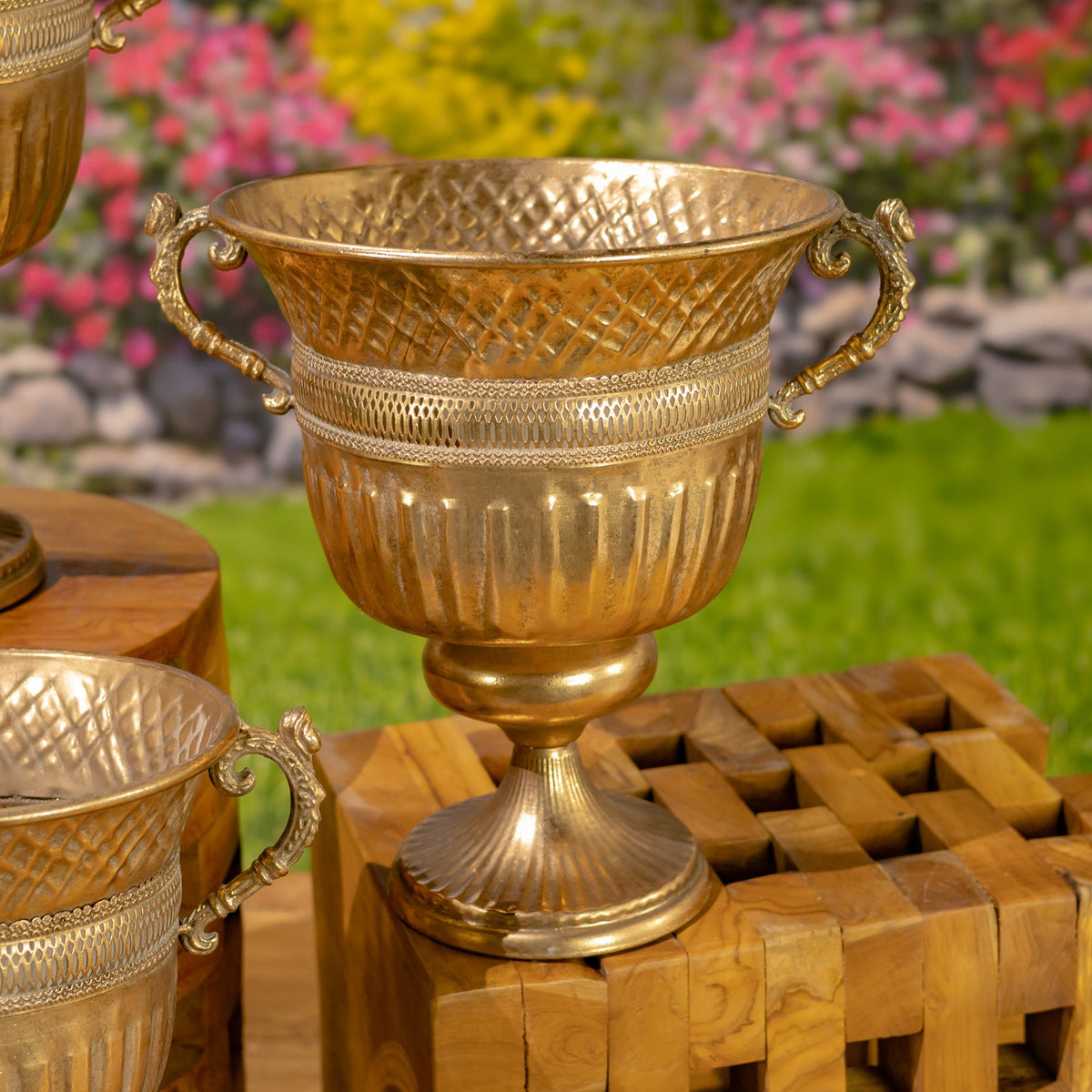 Set of 3 Assorted Metal Urns "Sancus"