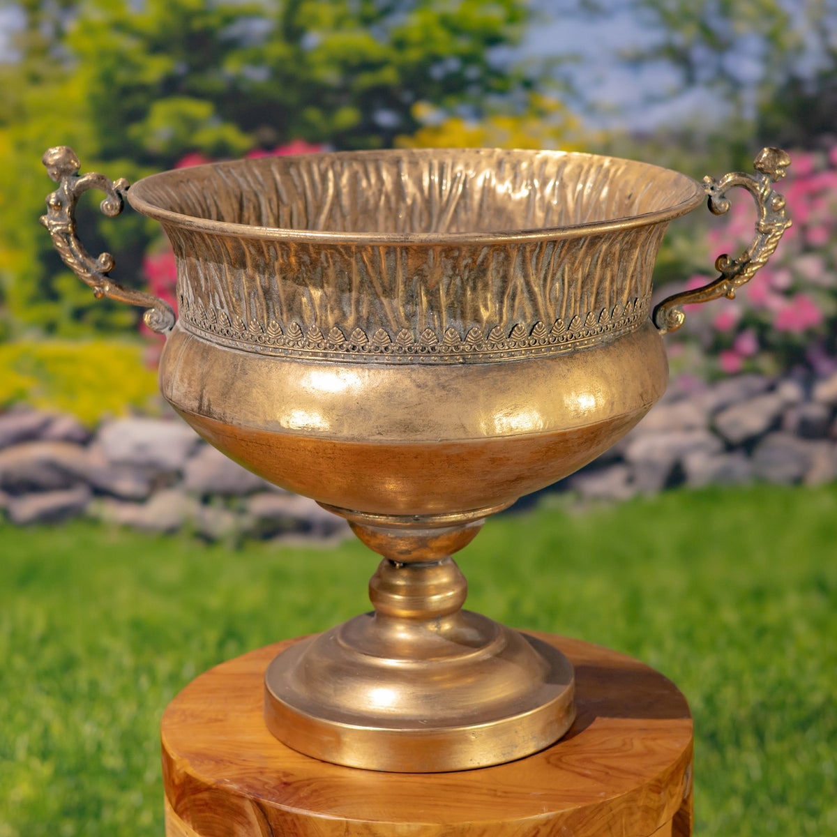 Set of 2 Assorted Frosted Gold Metal Urns "Pomona"