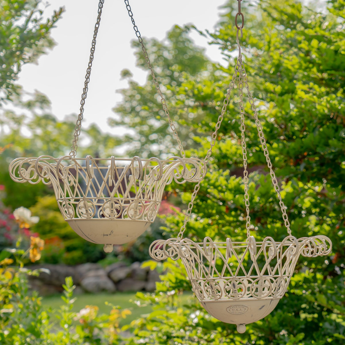 Set of 2 Metal Hanging Basket Planters "Stephania"