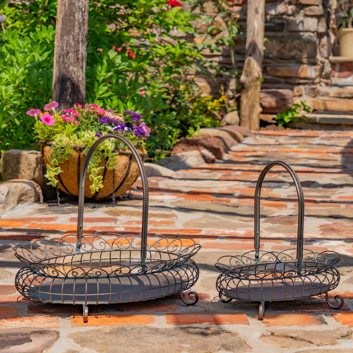 Set of 2 Freestanding Garden Baskets "Stephania"