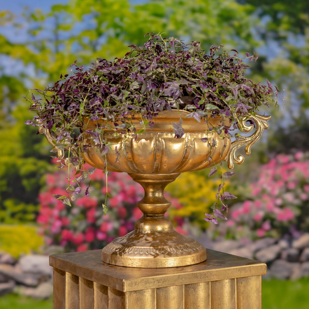 Set of 2 Assorted Metal Urns "Fontus"