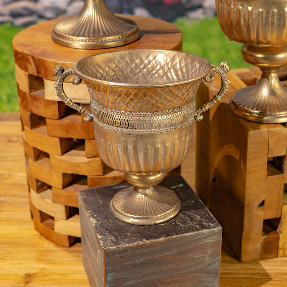 Set of 3 Assorted Metal Urns "Sancus"