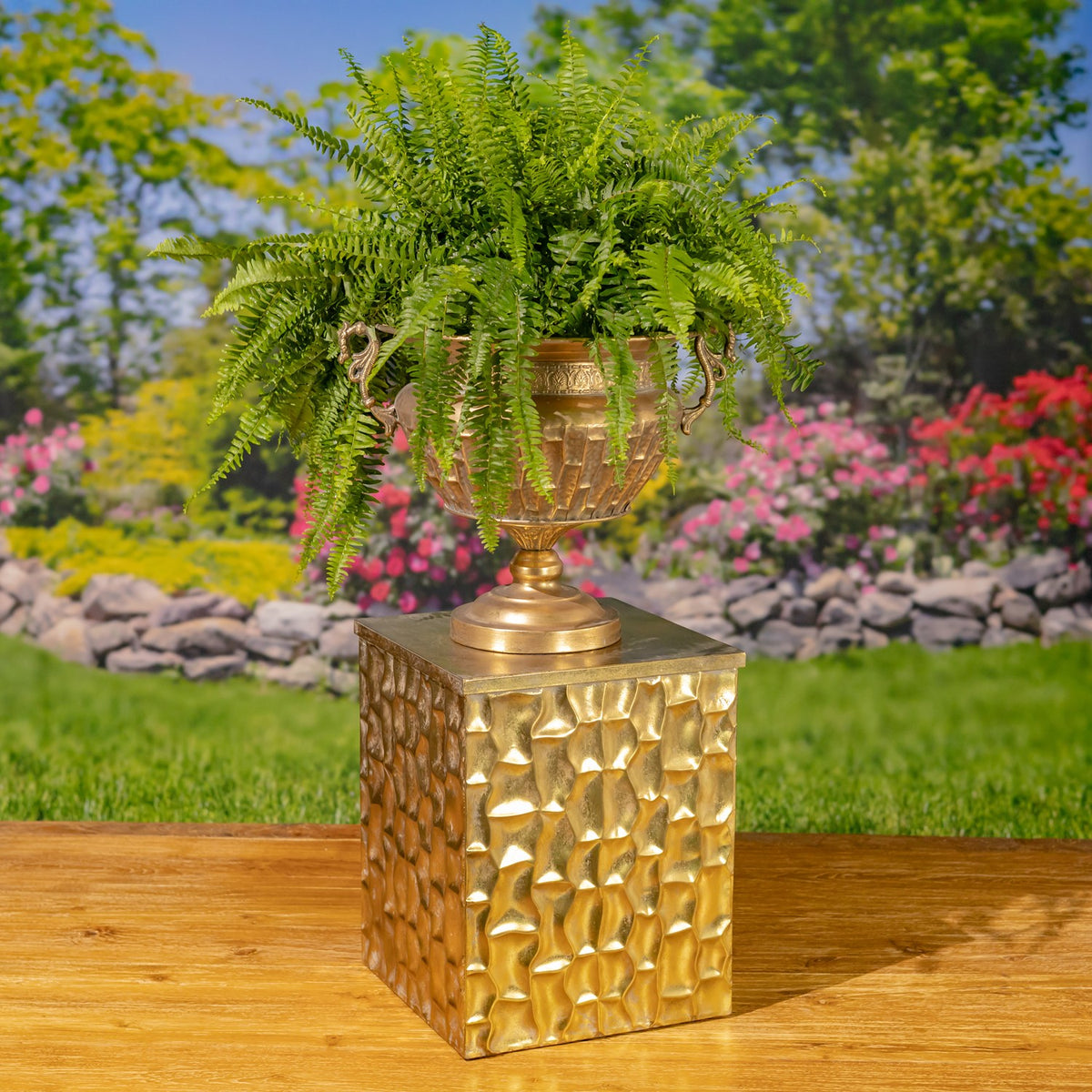 Set of 2 Assorted Metal Urns "Salus"
