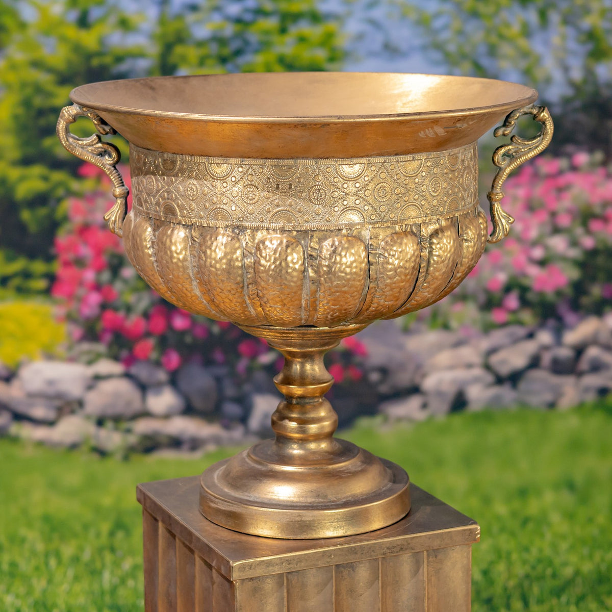 Set of 2 Assorted Metal Urns "Bacchus"