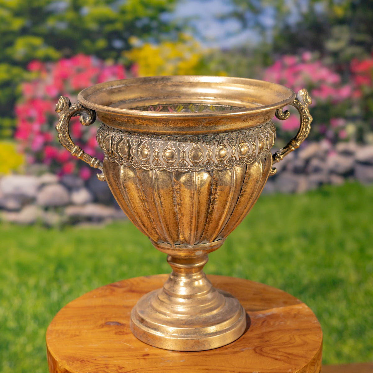 Set of 2 Assorted Metal Urns "Liber"