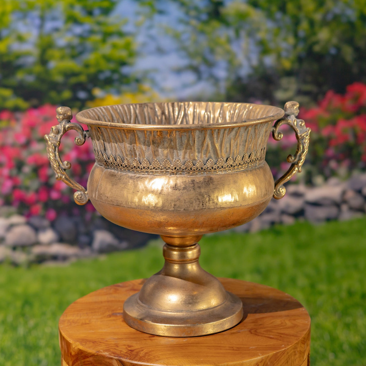 Set of 2 Assorted Frosted Gold Metal Urns "Pomona"