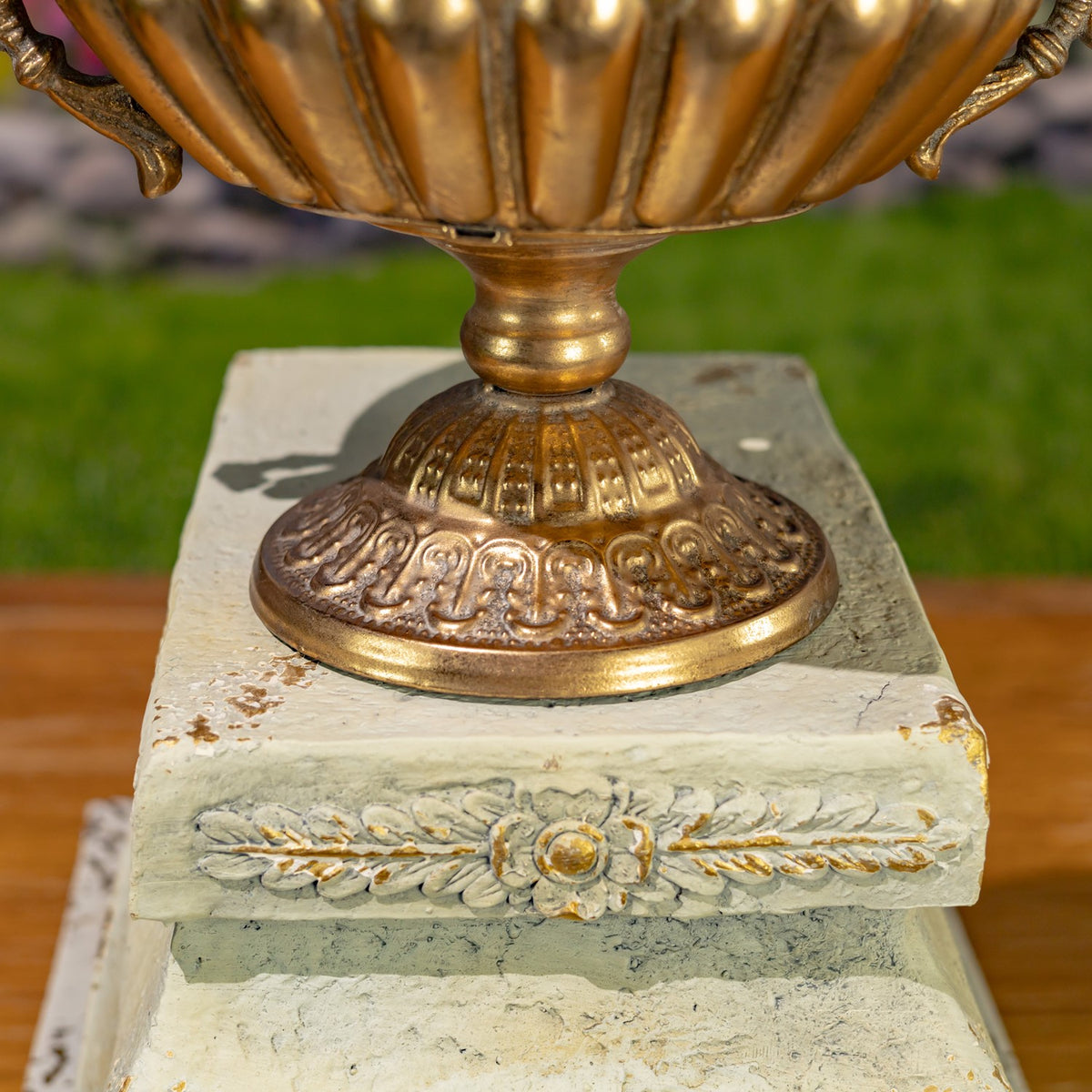 Set of 2 Assorted Frosted Gold Metal Urn "Aeneas"