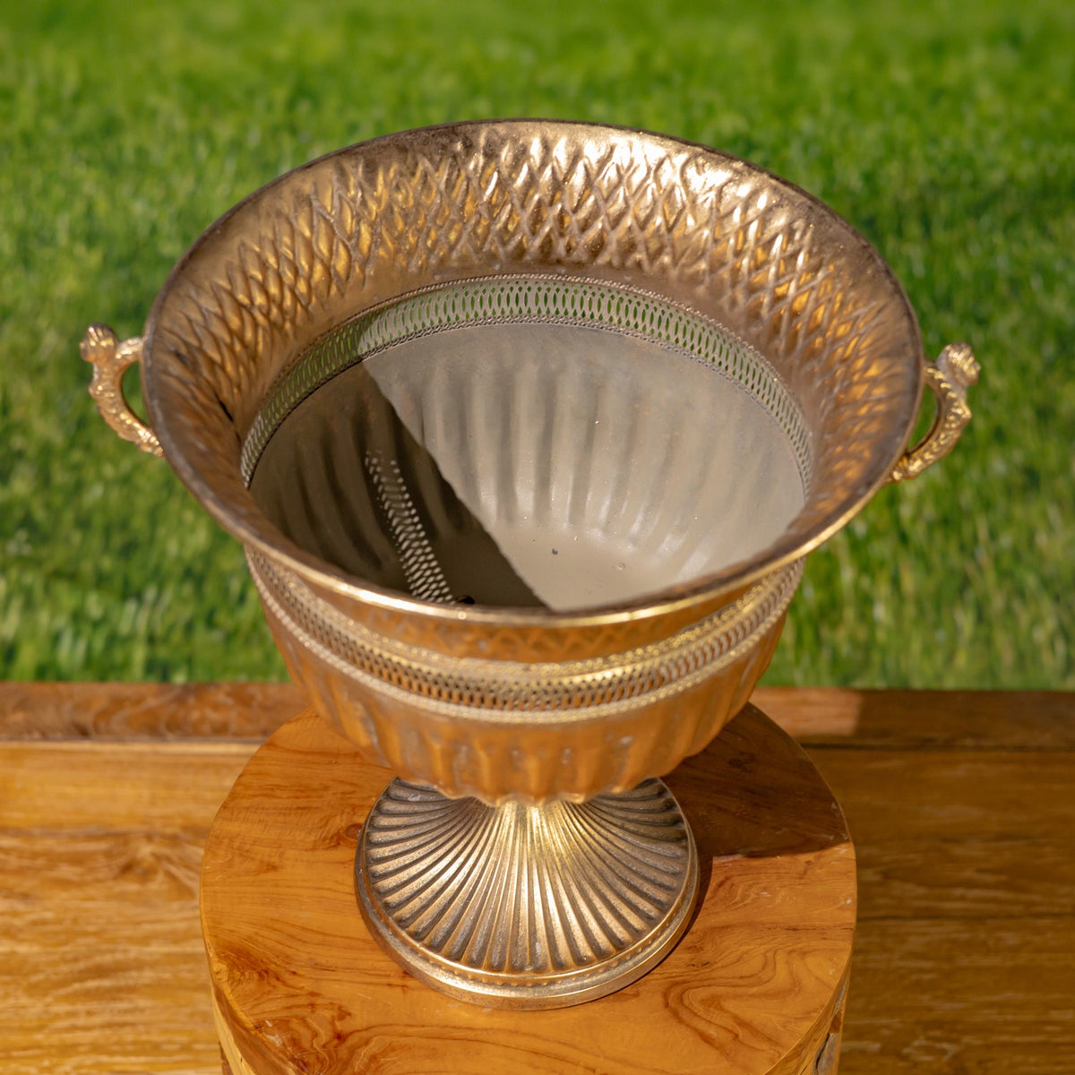 Set of 3 Assorted Metal Urns "Sancus"