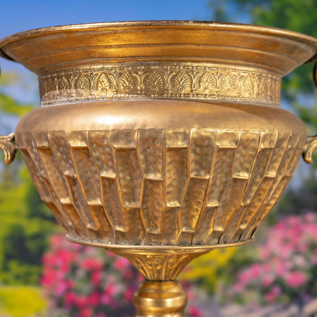 Set of 2 Assorted Metal Urns "Salus"