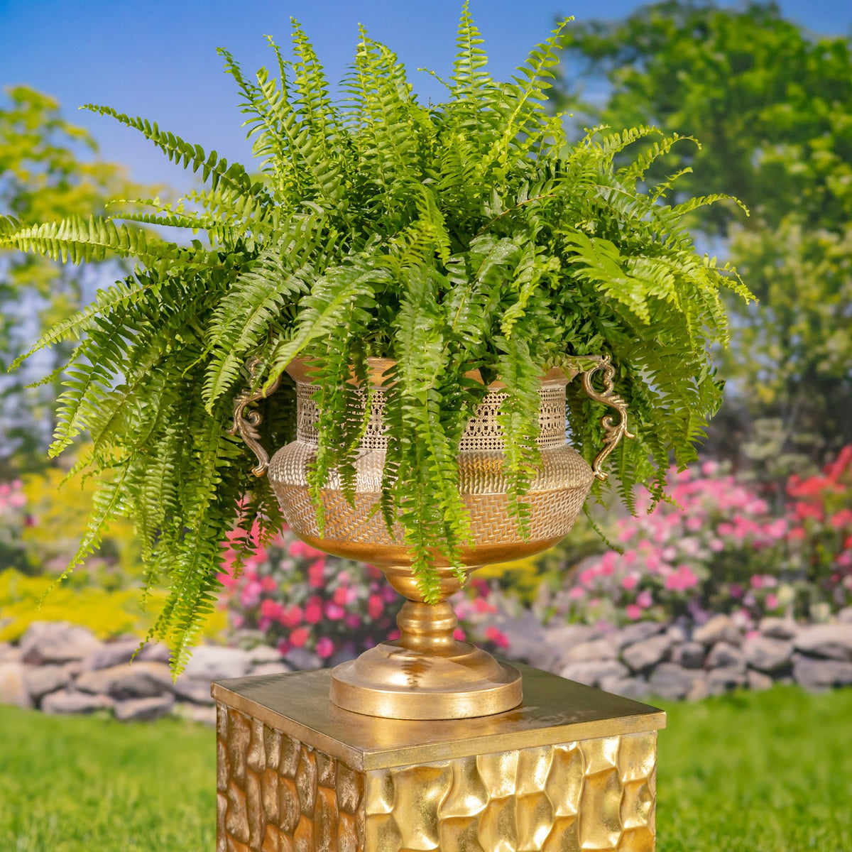 Set of 2 Assorted Metal Urns "Juventas"