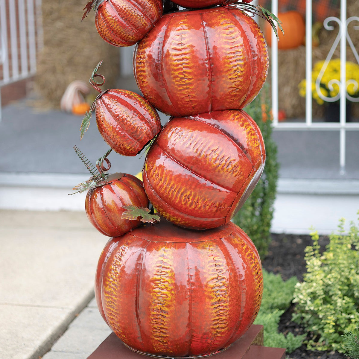 Pumpkin column from the other side, showing several overlapping pumpkins and its square base.