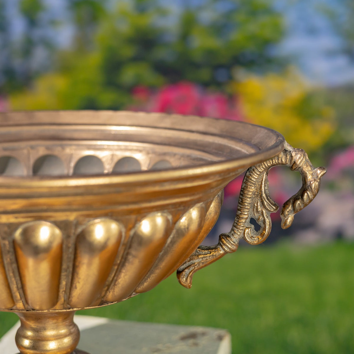 Set of 2 Assorted Frosted Gold Metal Urn "Aeneas"