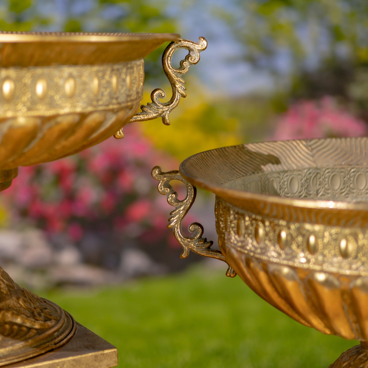 Set of 2 Assorted Metal Urn "Apollo"