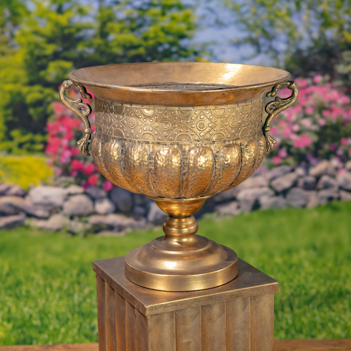 Set of 2 Assorted Metal Urns "Bacchus"