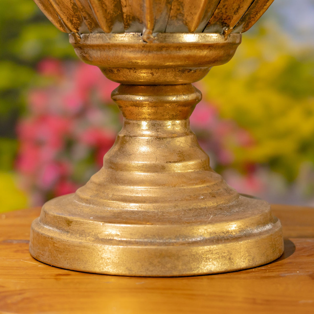 Set of 2 Assorted Metal Urns "Liber"