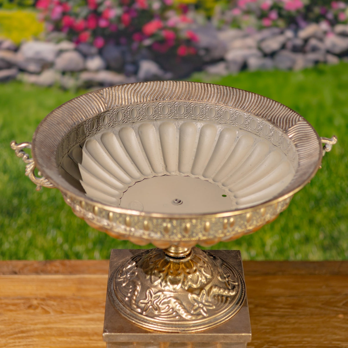 Set of 2 Assorted Metal Urn "Apollo"