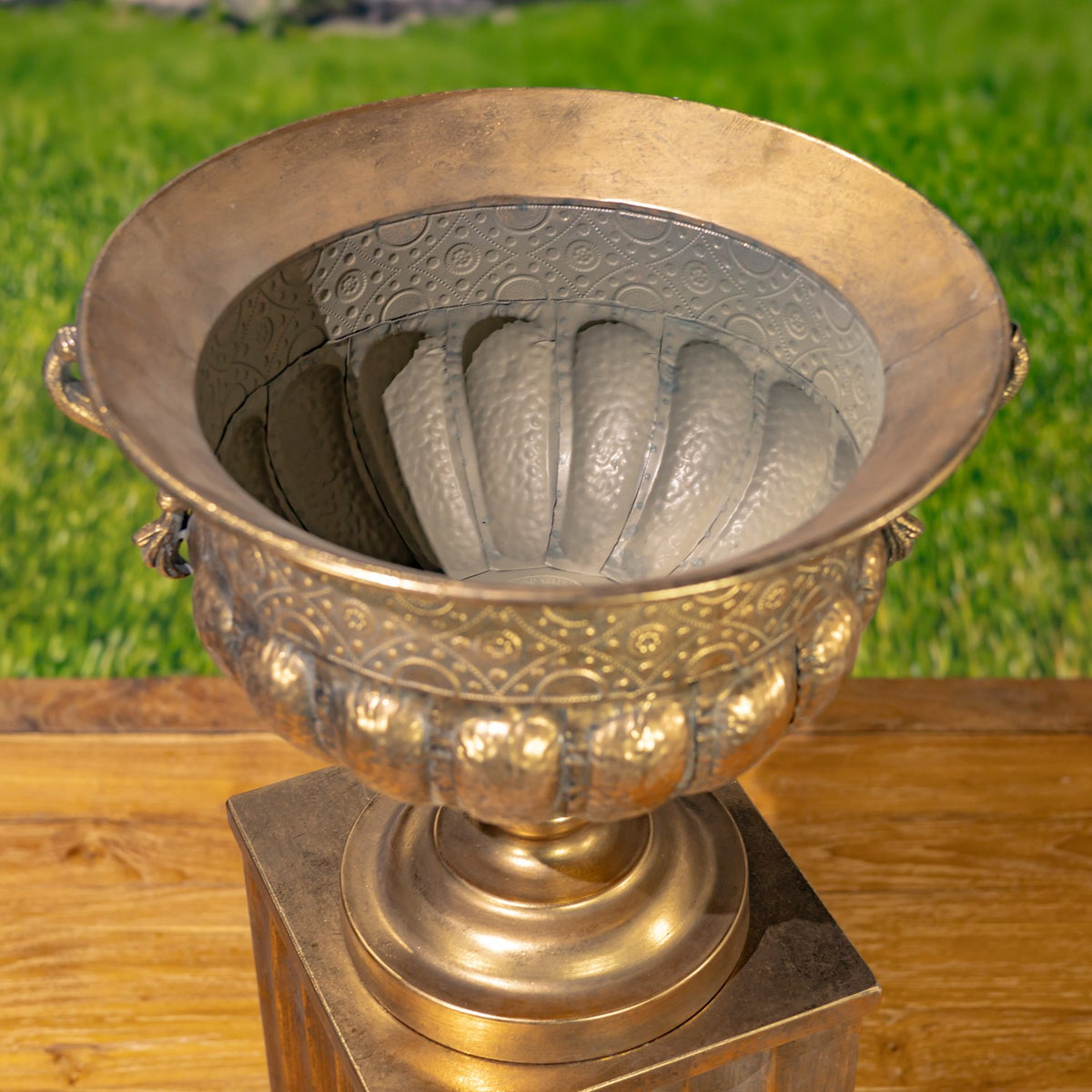 Set of 2 Assorted Metal Urns "Bacchus"