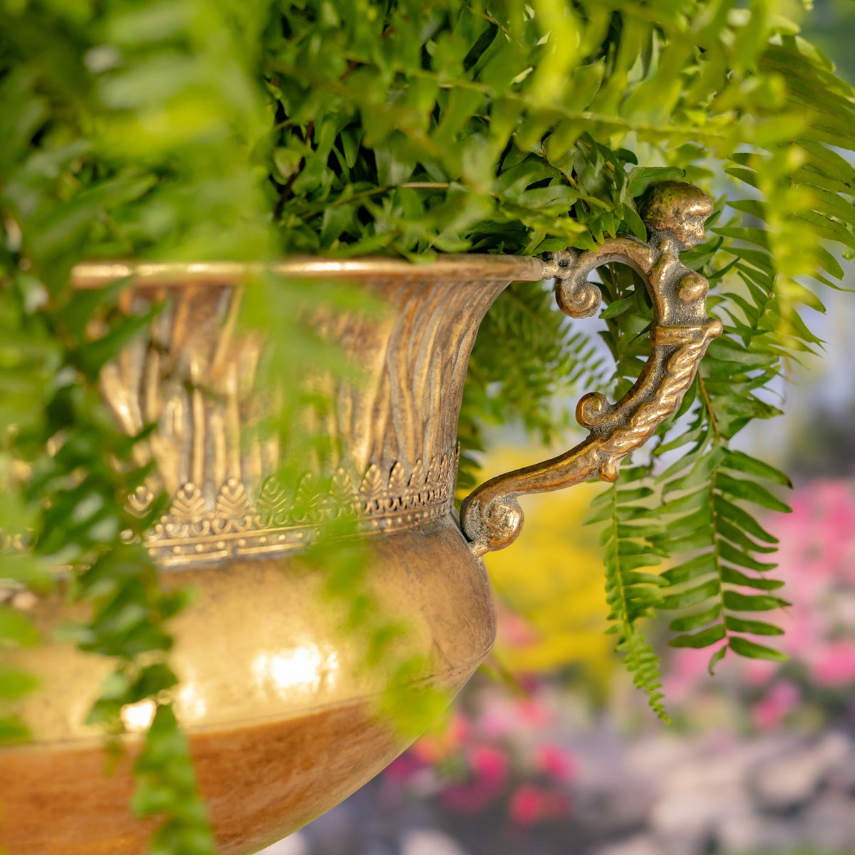 Set of 2 Assorted Frosted Gold Metal Urns "Pomona"